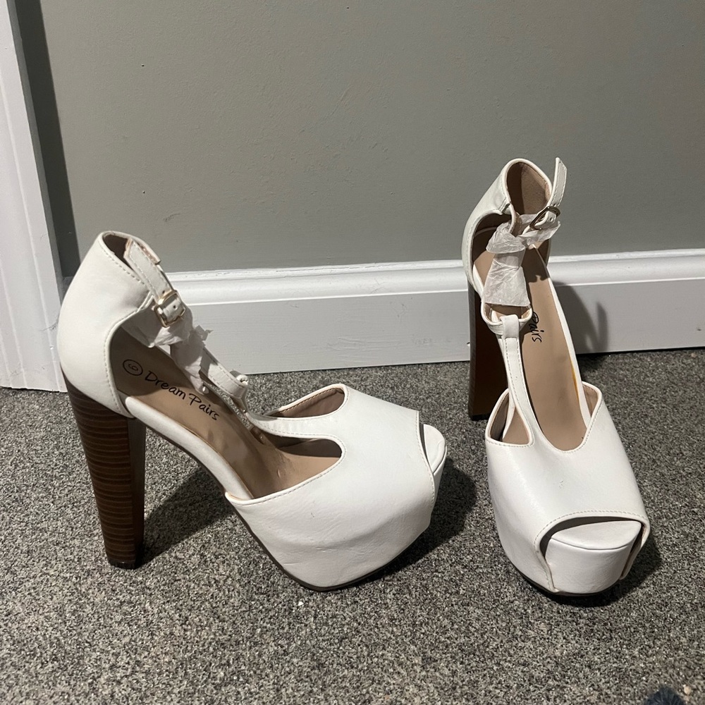 NWOT white peep toe pumps